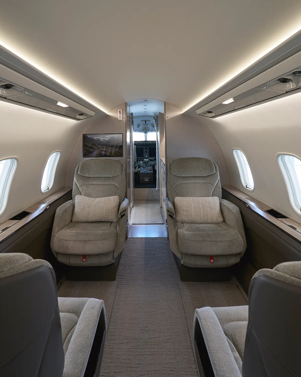 Bombardier Challenger 3500 OY-CHL operated by Blackbird Air Charter A/S photo 4