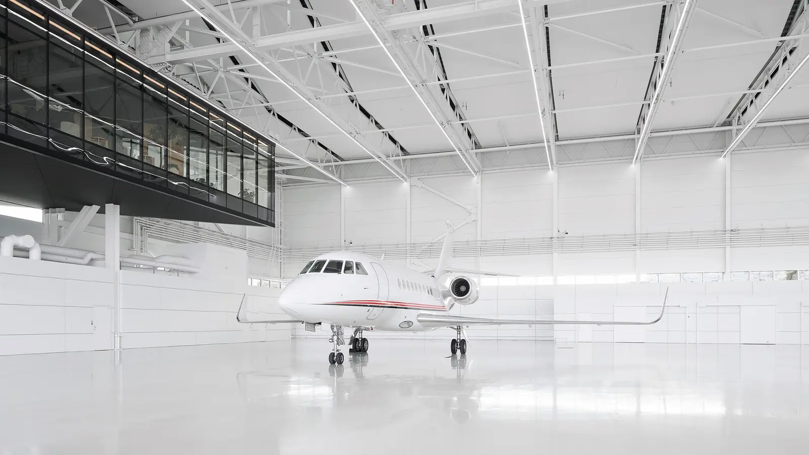 Dassault Falcon 2000LXS OY-CKK operated by Blackbird Air Charter A/S photo 4