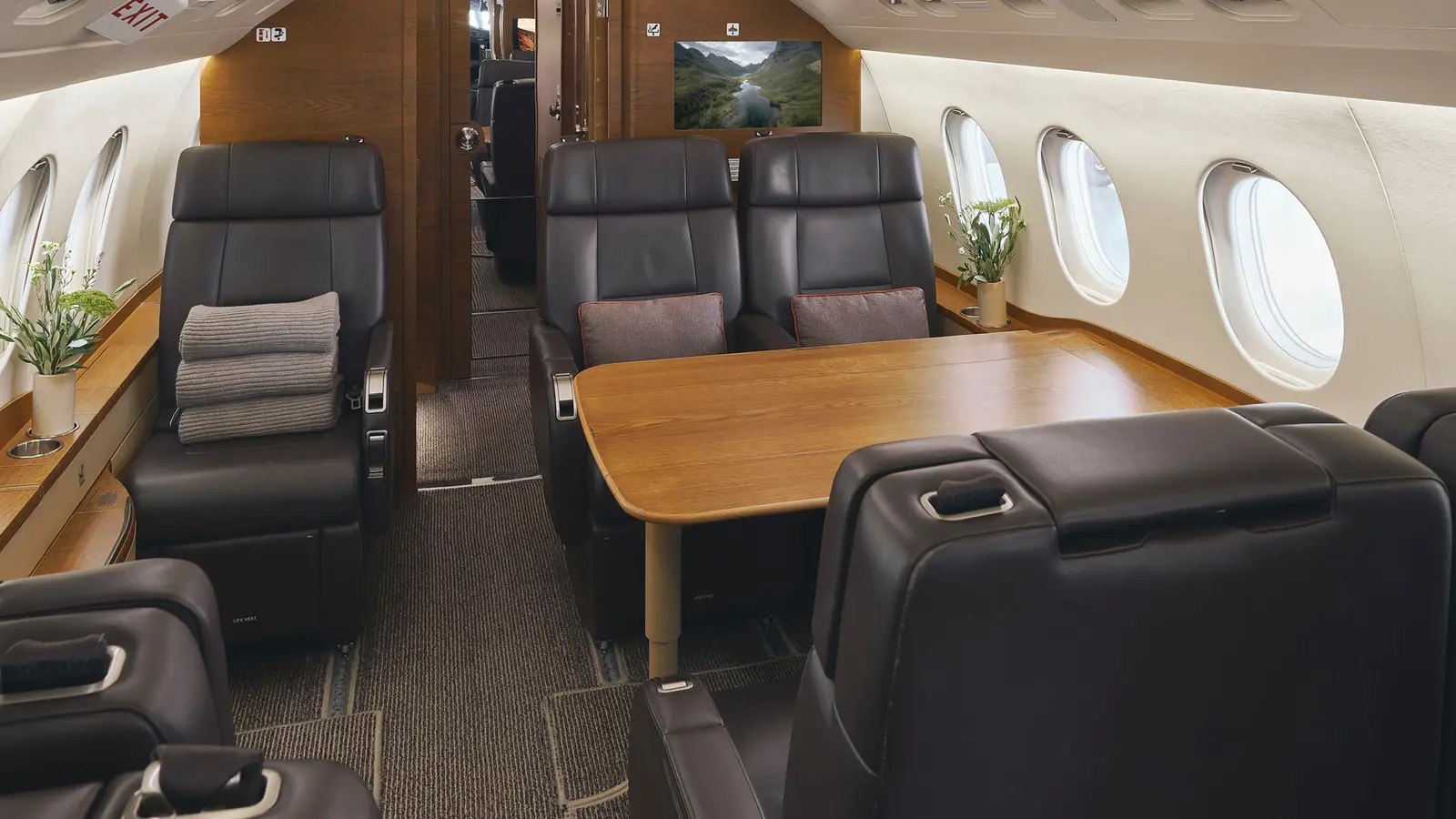 Dassault Falcon 2000LXS OY-CKK operated by Blackbird Air Charter A/S photo 2