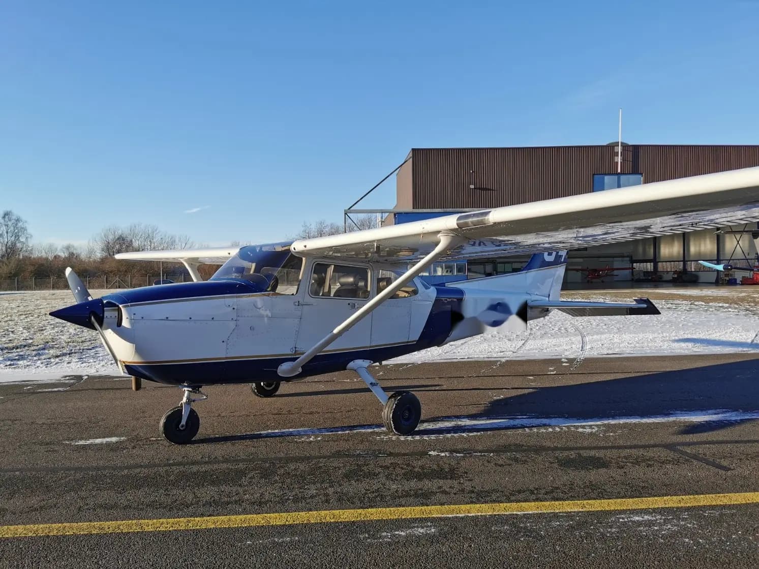 Cessna 172S OY-CSB operated by Flexflight Group photo 4
