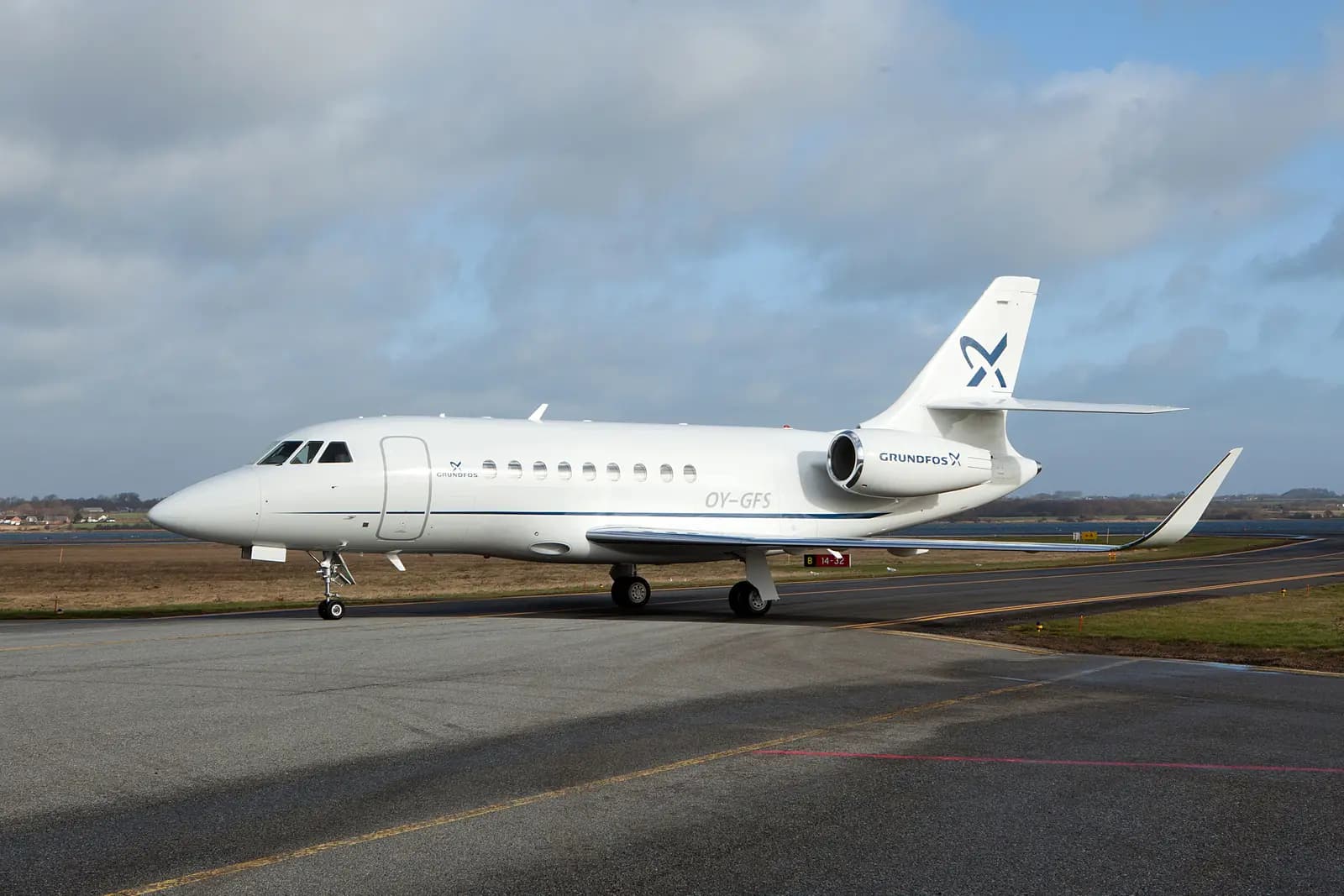 Dassault Falcon 2000LXS OY-GFS operated by Air Alsie, exterior