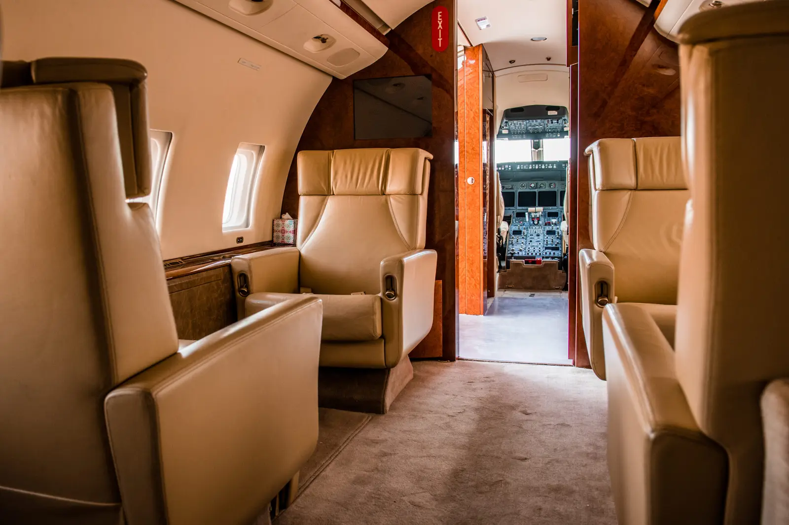 Bombardier Challenger 604 OY-INV operated by Flexflight Group photo 3