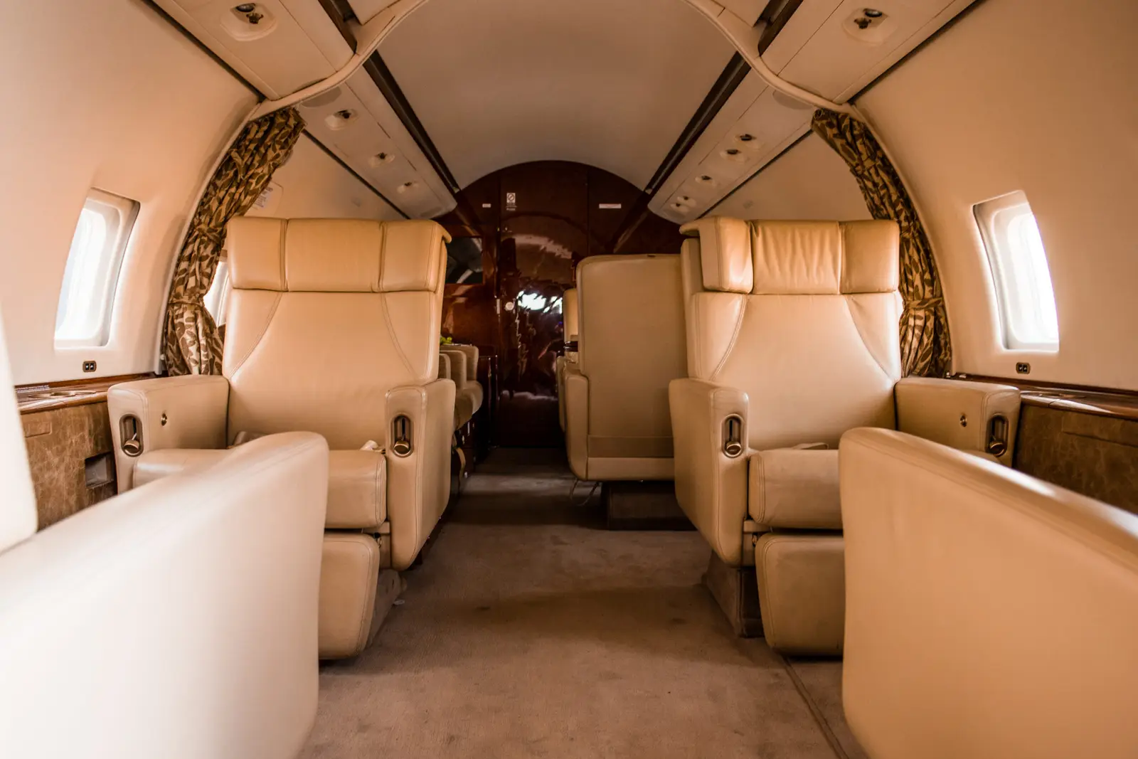 Bombardier Challenger 604 OY-INV operated by Flexflight Group photo 6