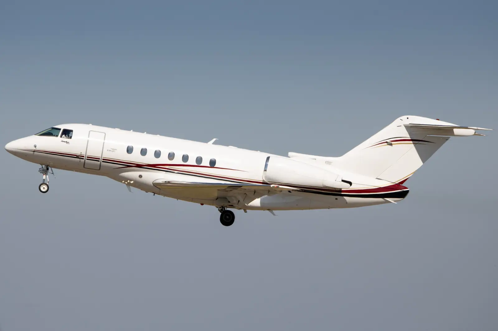 Beechcraft Hawker 4000 OY-JJS operated by JoinJet photo 3