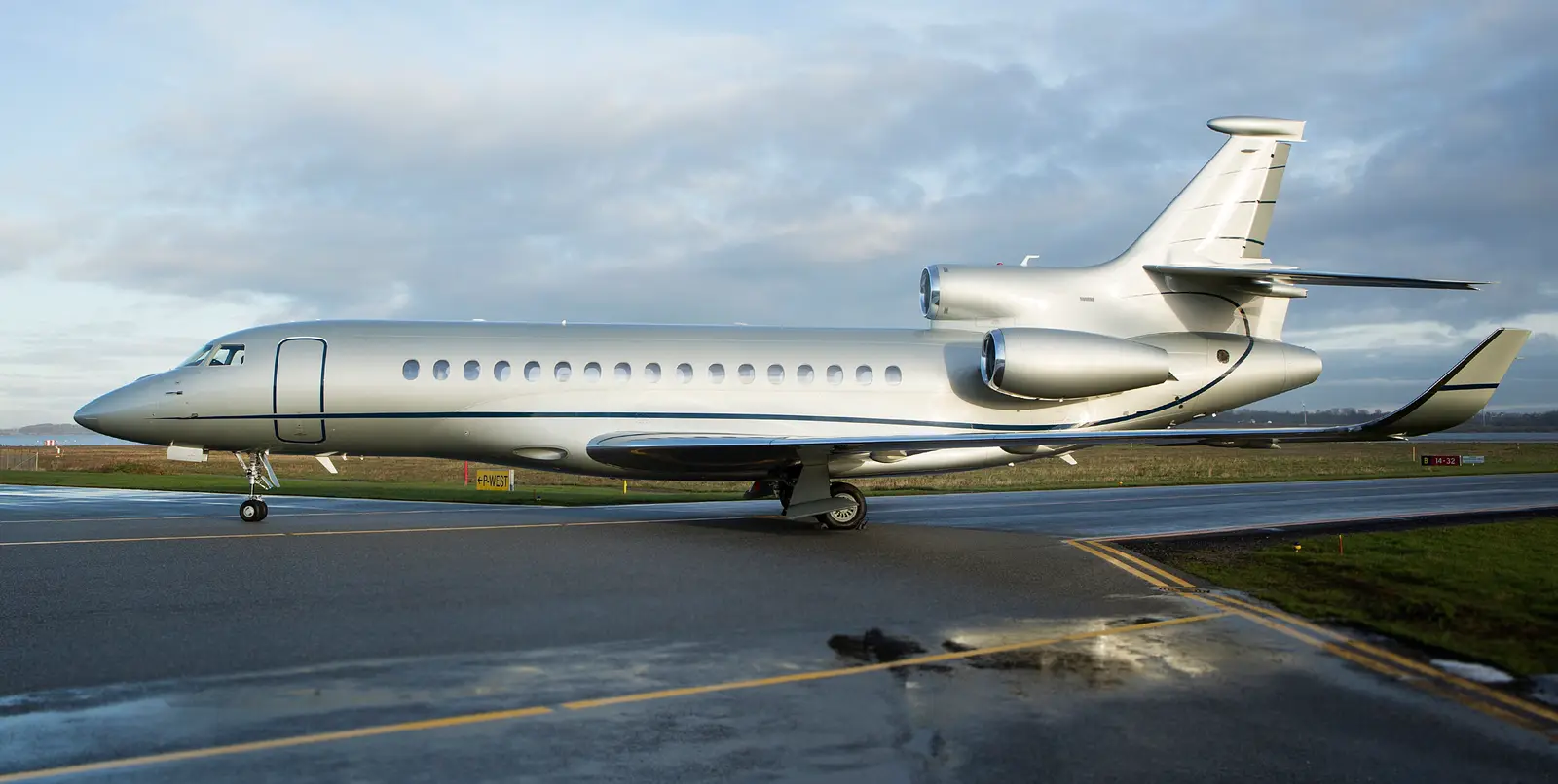 Dassault Falcon 8X OY-NEW operated by Air Alsie photo 4