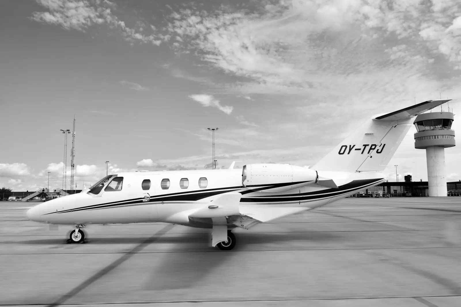 Cessna Citation M2 OY-TPJ operated by JoinJet photo 2