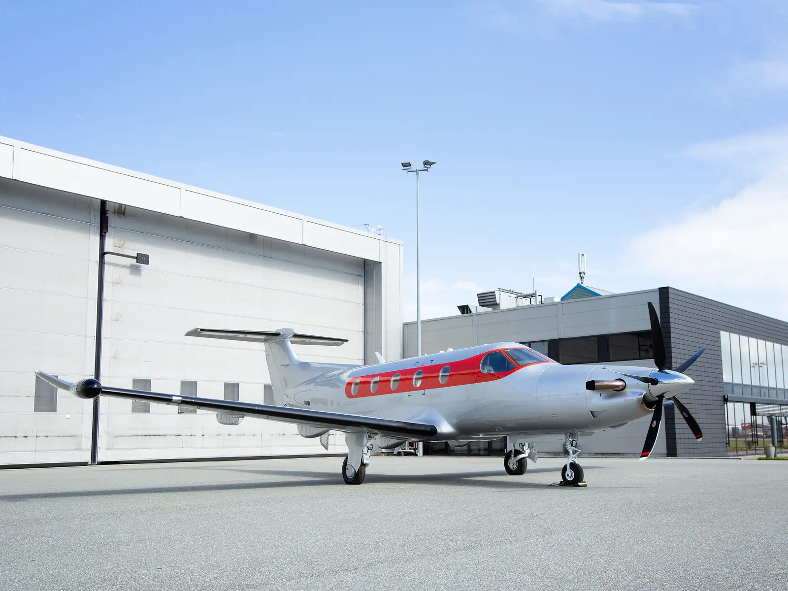 Pilatus PC-12/47 OY-VLT operated by Air Alsie photo 4