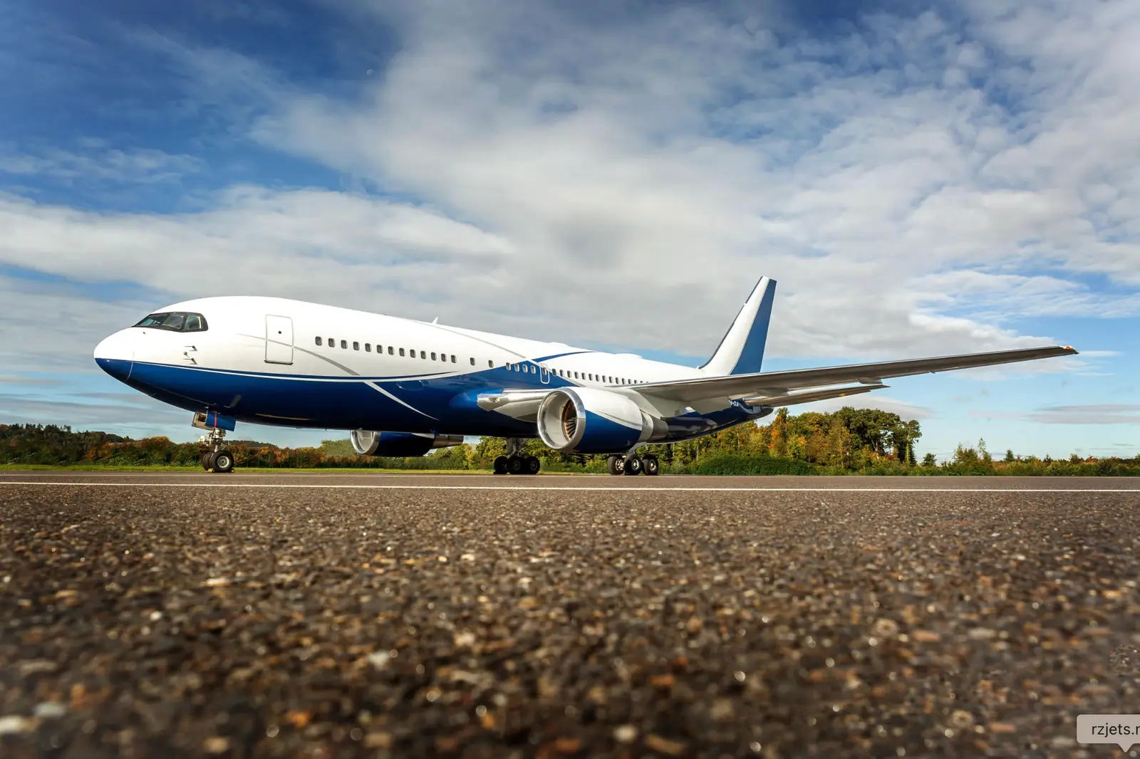 Boeing 767-300 P4-CLA operated by Comlux Aviation photo 4