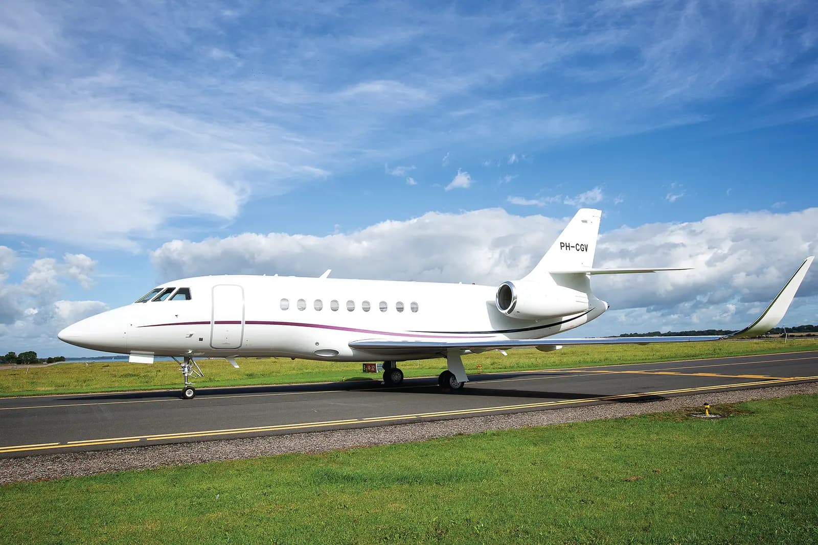 Dassault Falcon 2000LXS PH-CGV operated by Air Alsie, exterior