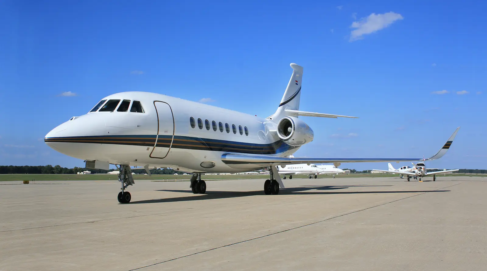 Dassault Falcon 2000LX EASy PH-CTH operated by FLYINGGROUP, exterior