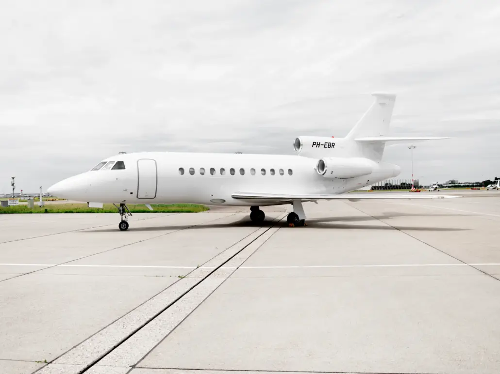 Dassault Falcon 900B PH-EBR operated by Exxaero photo 5