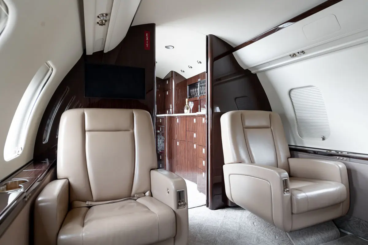 Bombardier Challenger 605 PH-HWM operated by Jetnetherlands photo 2