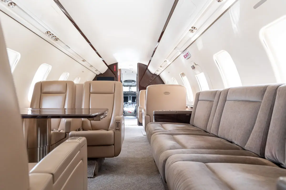 Bombardier Challenger 605 PH-HWM operated by Jetnetherlands photo 5