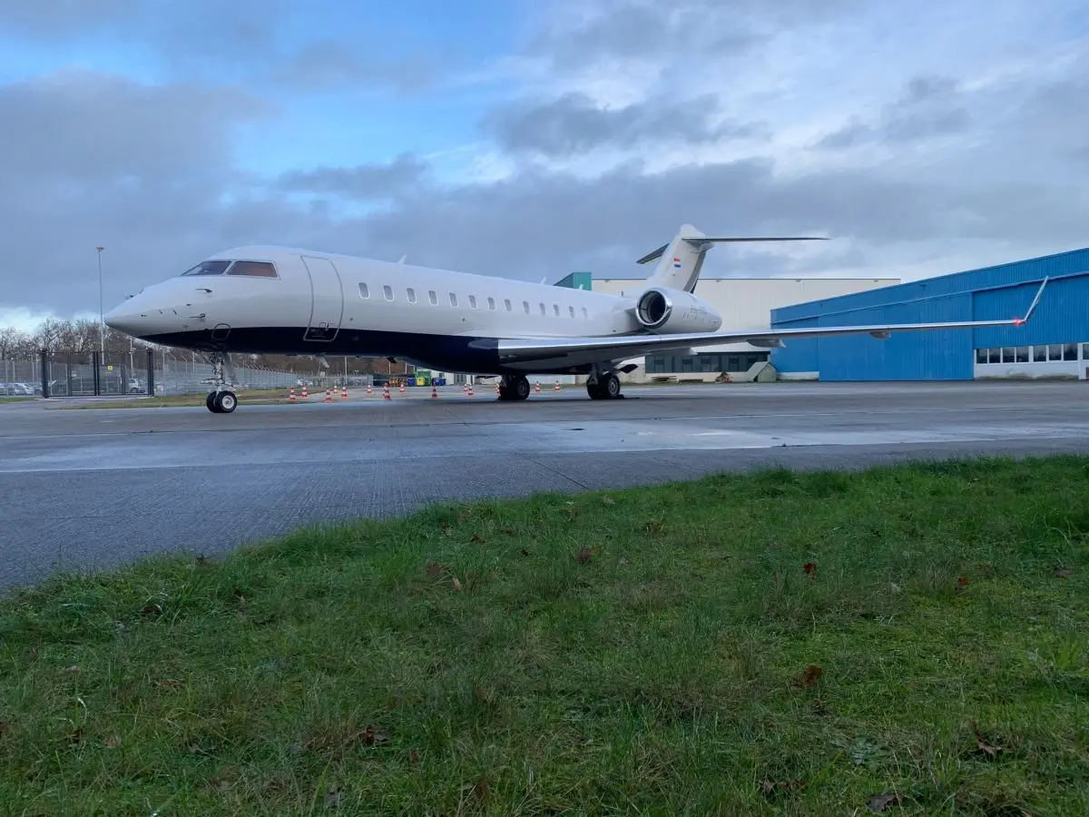 Bombardier Global 6500 PH-RRW operated by ASL Group, exterior