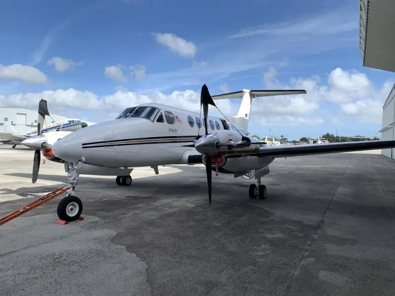 Beechcraft King Air B200 PH-ZCZ operated by Zeusch Aviation photo 3