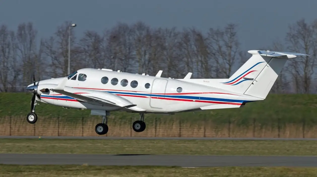 Beechcraft King Air B200 PH-ZLZ operated by Zeusch Aviation photo 2