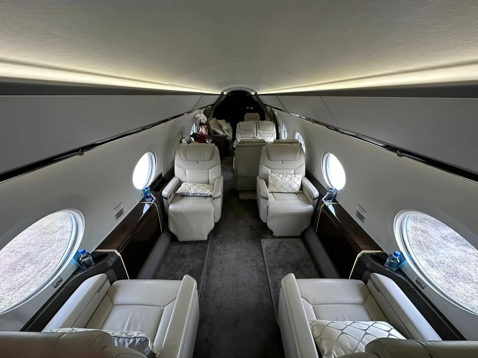 Gulfstream G450 PK-BON operated by CeoJetset (PT. Jet Eksekutif Travya) photo 2