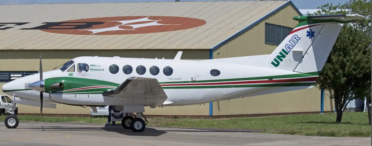 Beechcraft King Air 200 PR-UNI operated by Uniair Taxi Aereo photo 4