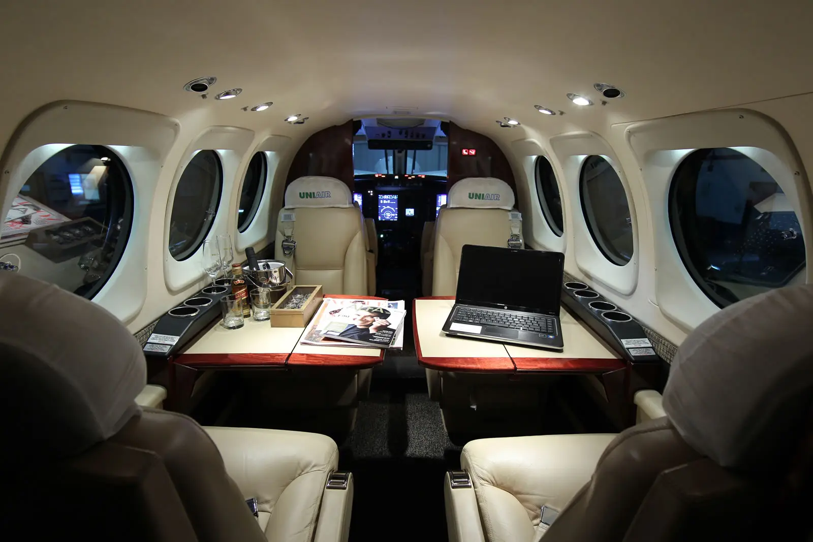 Beechcraft King Air C90GTi PR-URS operated by Uniair Taxi Aereo photo 2