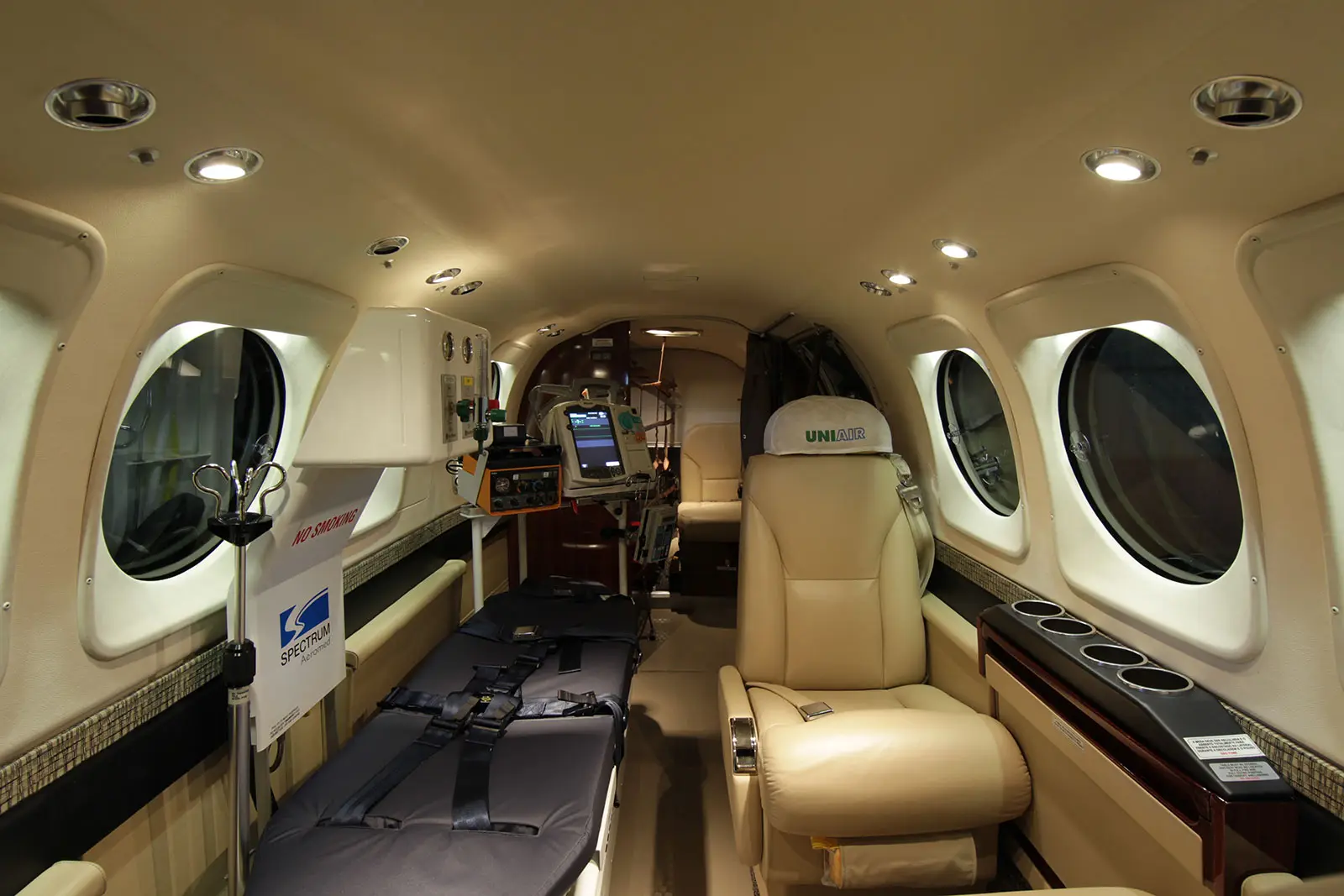 Beechcraft King Air C90GTi PR-URS operated by Uniair Taxi Aereo photo 3