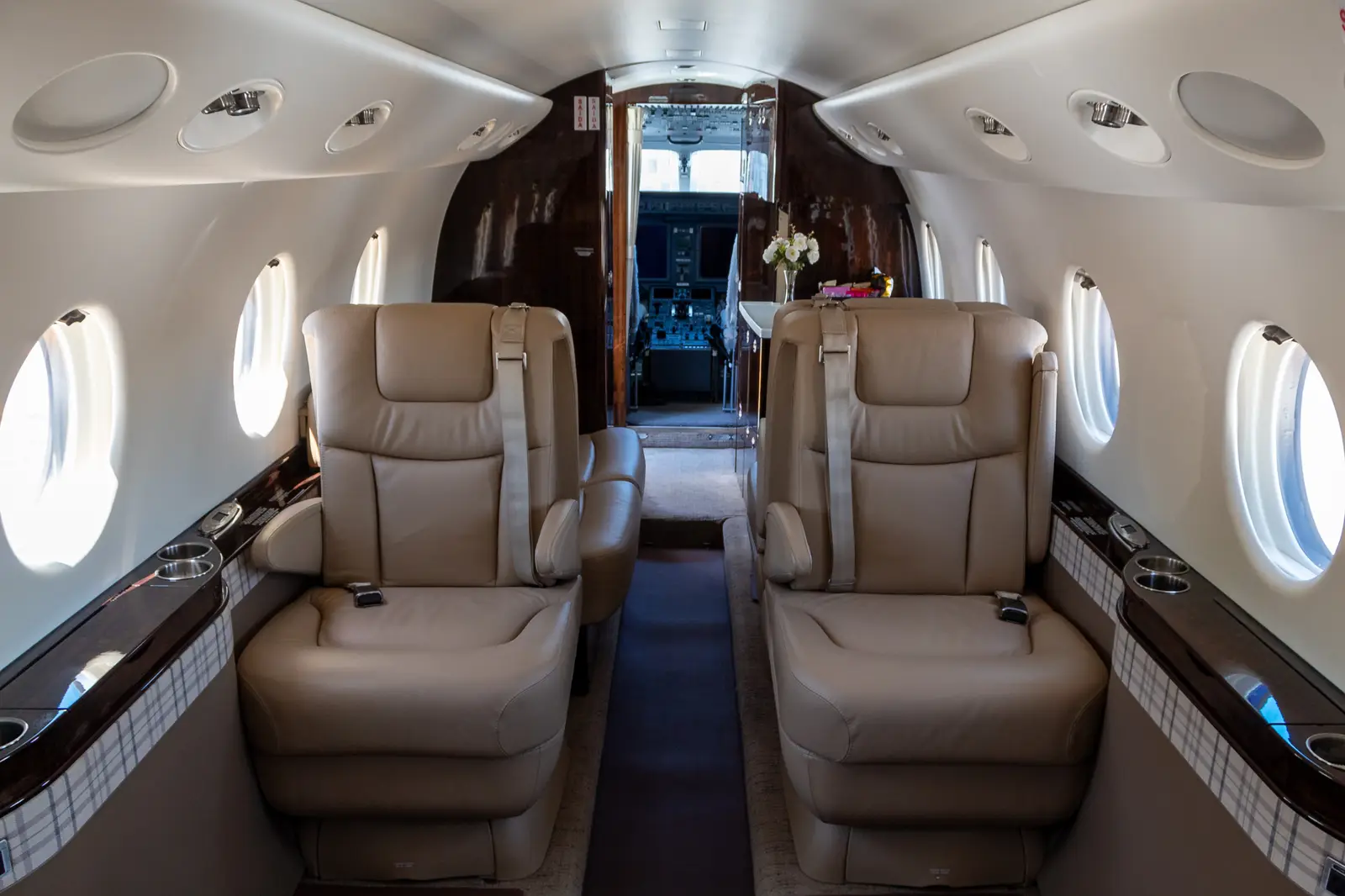 Gulfstream G150 PS-TPI operated by Taxi Aereo Piracicaba photo 2