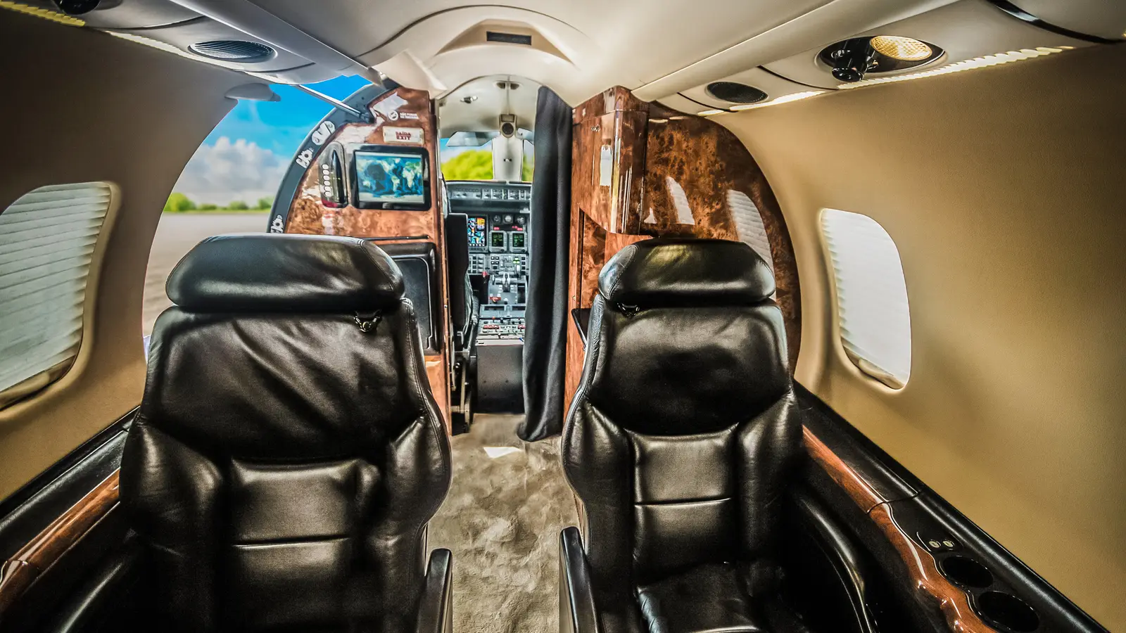 Bombardier Learjet 45 PT-FLE operated by Air Jet Taxi Aereo LTDA photo 3