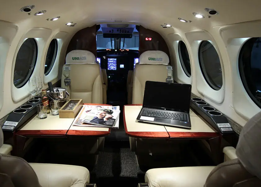 Beechcraft King Air 90 PT-WZC operated by Uniair Taxi Aereo photo 2