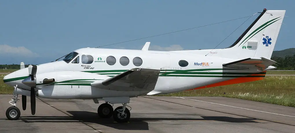 Beechcraft King Air 90 PT-WZC operated by Uniair Taxi Aereo photo 4