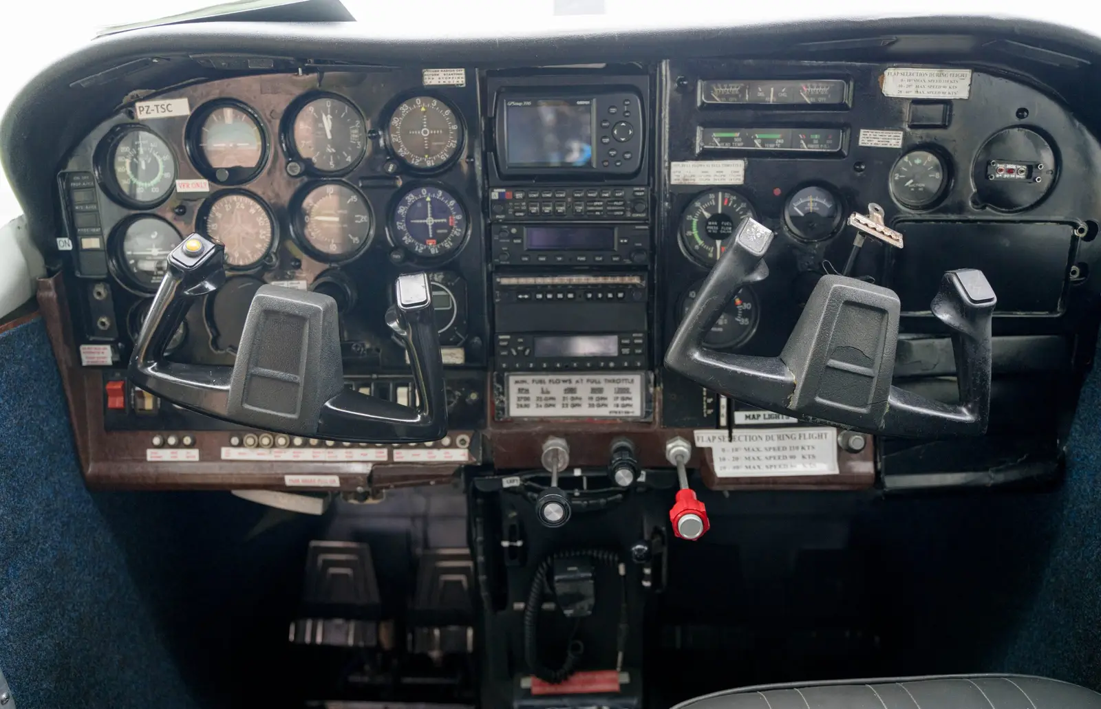Cessna 206 PZ-TSC operated by Blue Wing Airlines photo 3