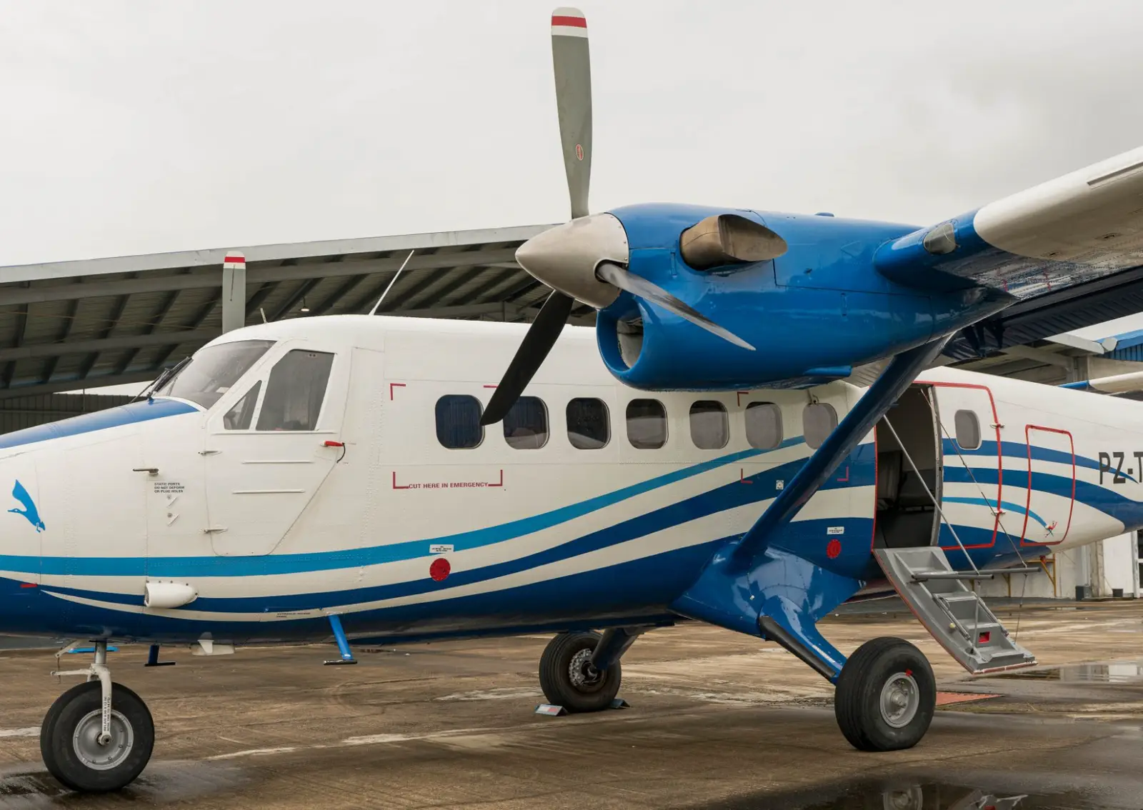 De Havilland DHC-6-300 PZ-TSH operated by Blue Wing Airlines photo 4