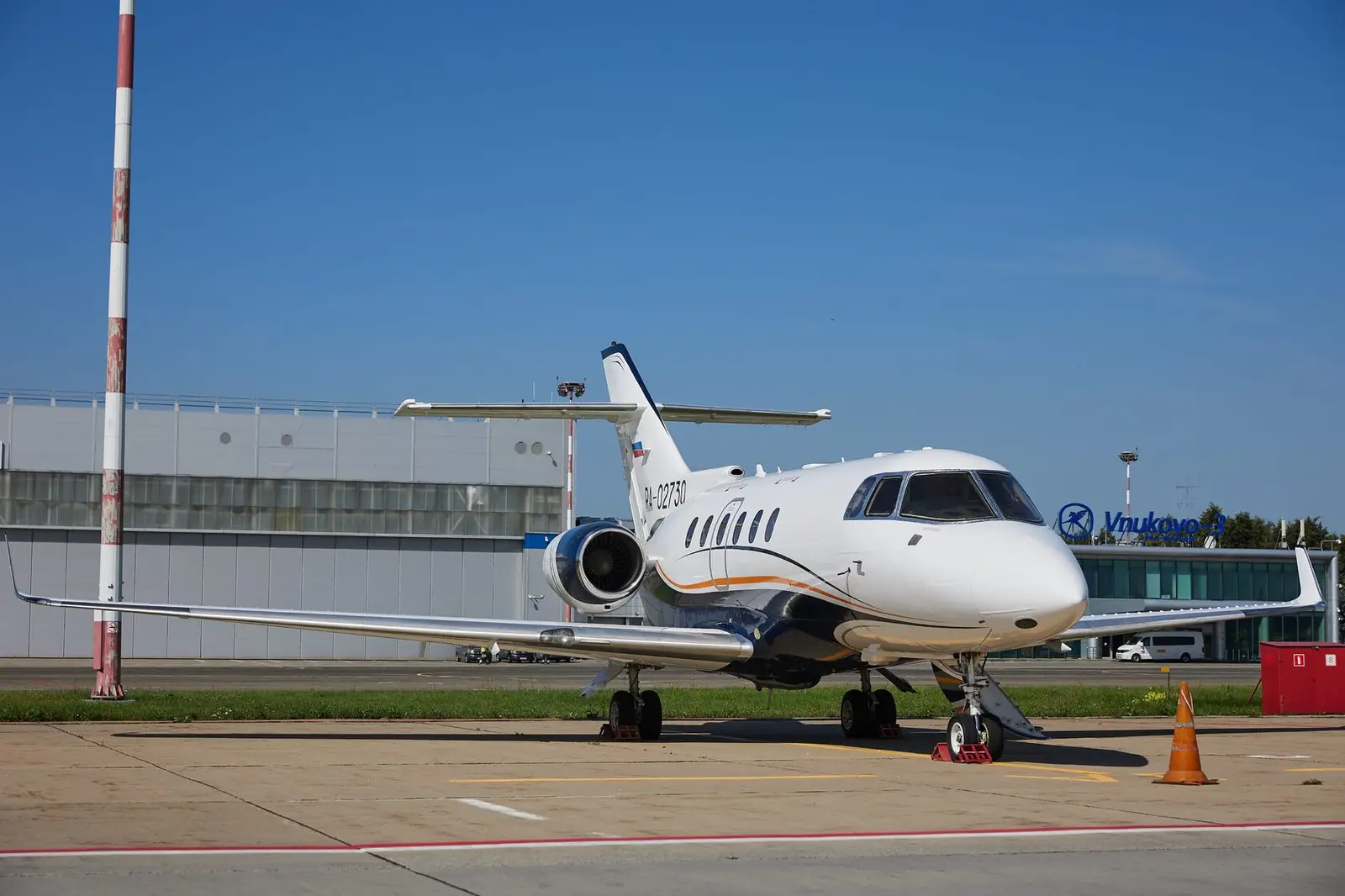 Beechcraft Hawker 850XP RA-02730 operated by Weltall-avia Airlines photo 4