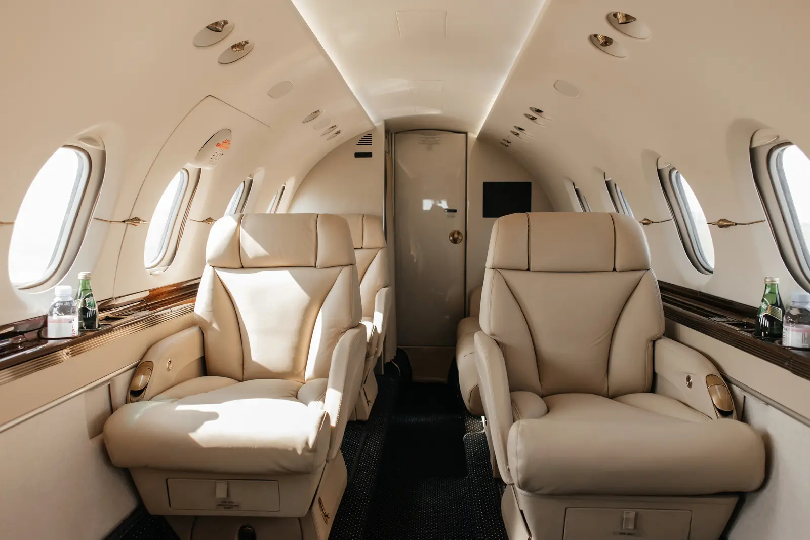Beechcraft Hawker 800XP RA-02734 operated by Weltall-avia Airlines photo 2