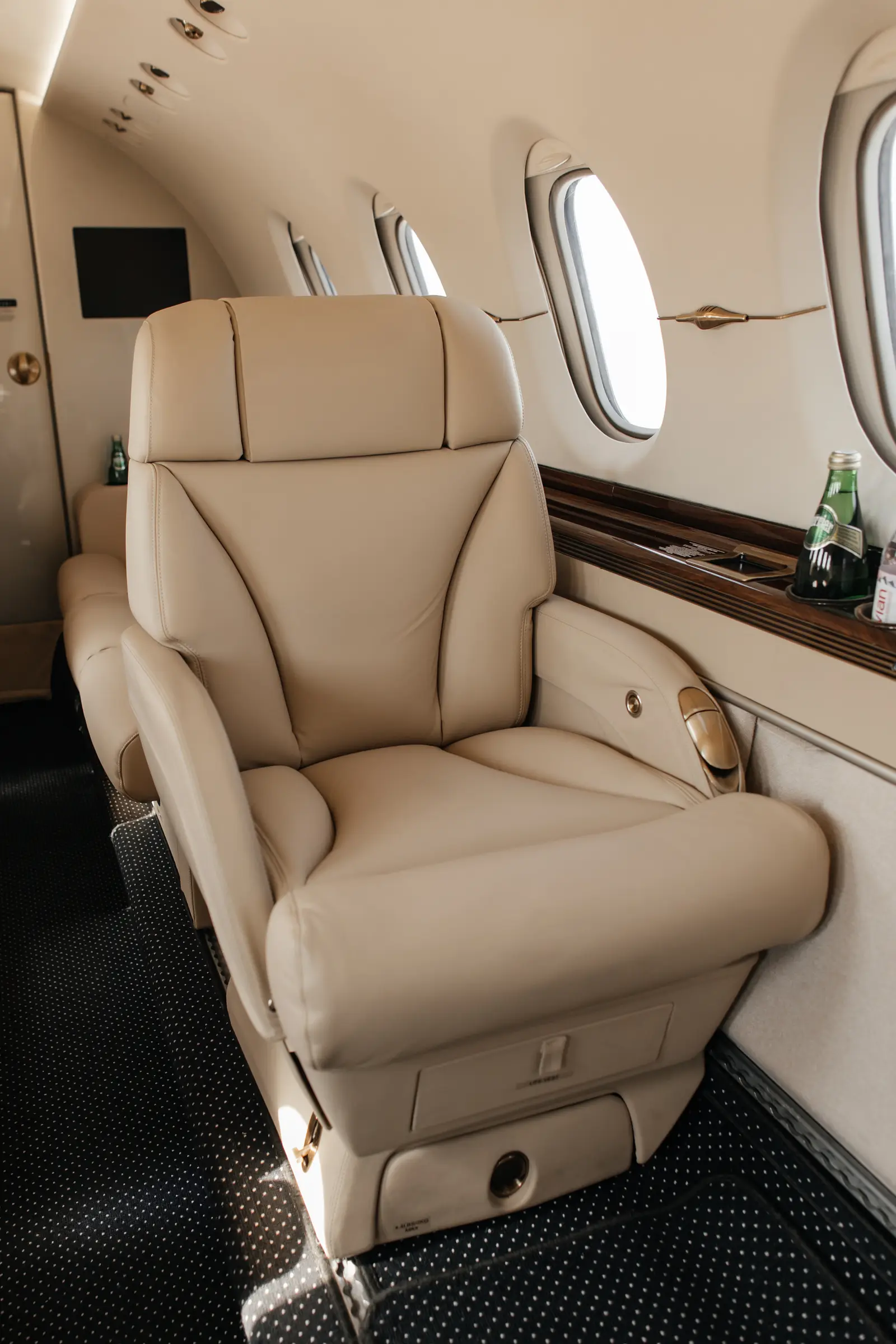 Beechcraft Hawker 800XP RA-02734 operated by Weltall-avia Airlines photo 5