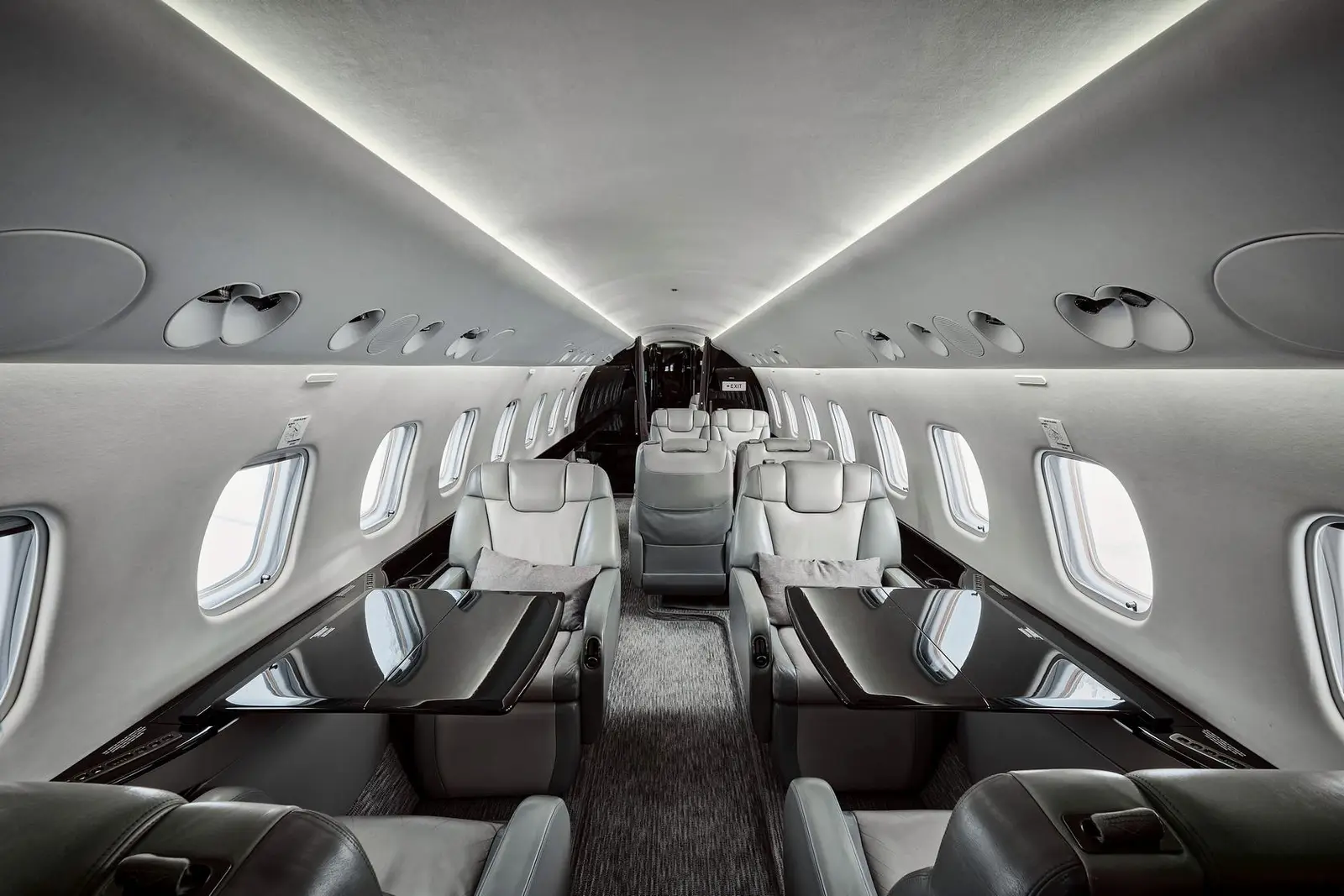 Embraer Legacy 650 RA-02736 operated by SkyLight Airline photo 4