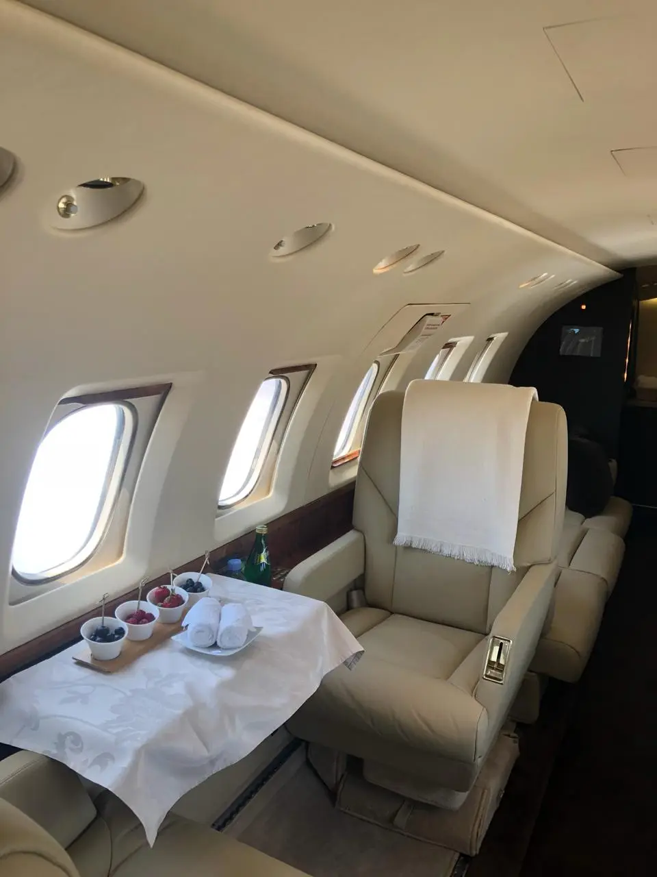 Beechcraft Hawker 800B RA-02772 operated by Air Express photo 3