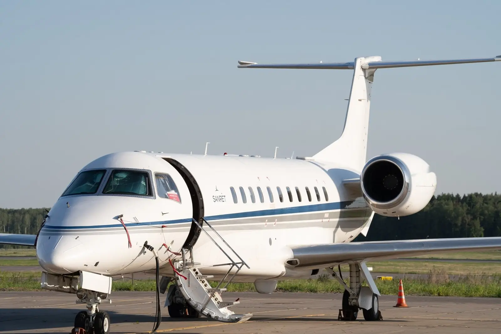Embraer Legacy 600 RA-02786 operated by Sanret – Avia Management Group photo 4