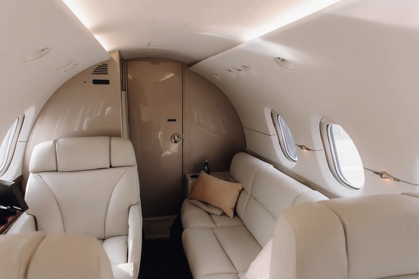 Beechcraft Hawker 800XP RA-02793 operated by Weltall-avia Airlines photo 3