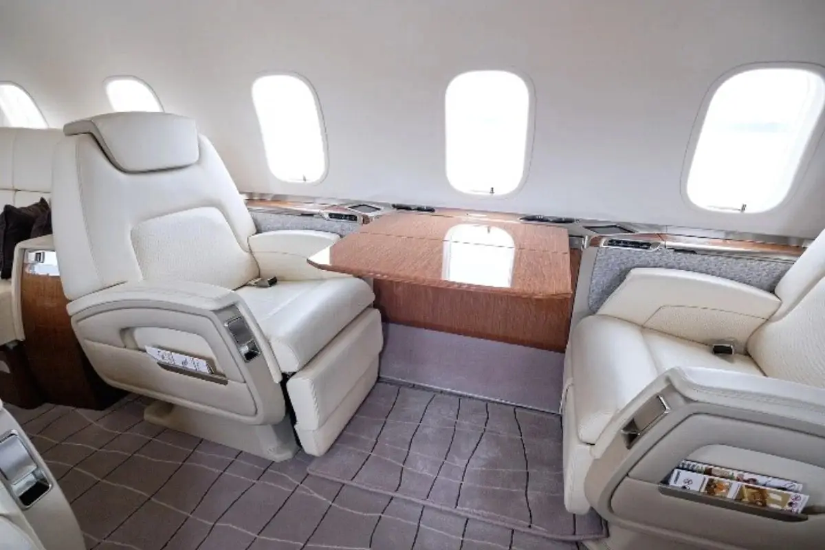 Bombardier Challenger 350 RA-67130 operated by Tulpar Aero Group Ltd. photo 4