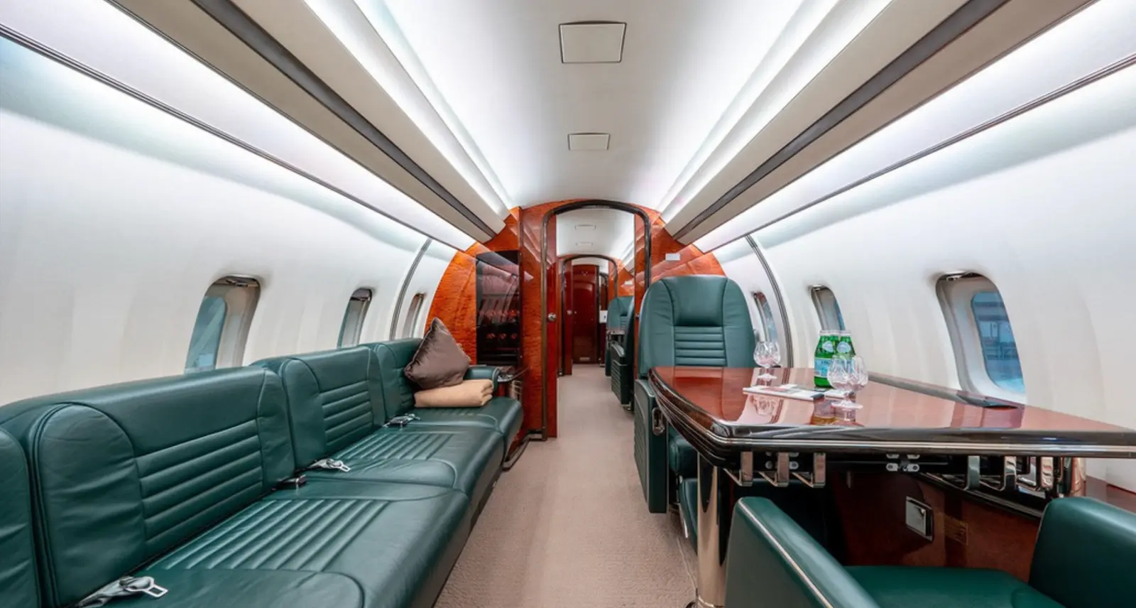 Bombardier Challenger 850 RA-67220 operated by Tulpar Aero Group Ltd., exterior