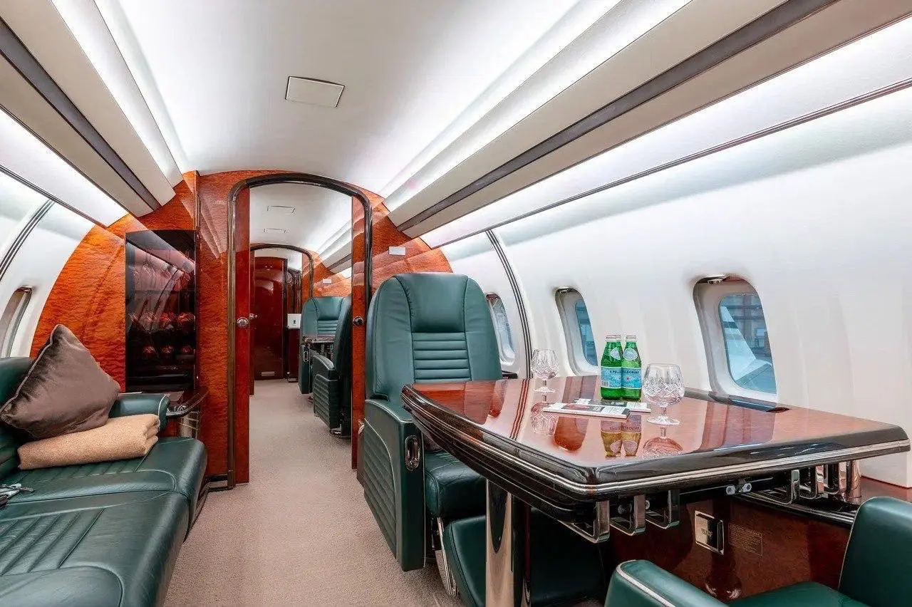 Bombardier Challenger 850 RA-67220 operated by Tulpar Aero Group Ltd. photo 6