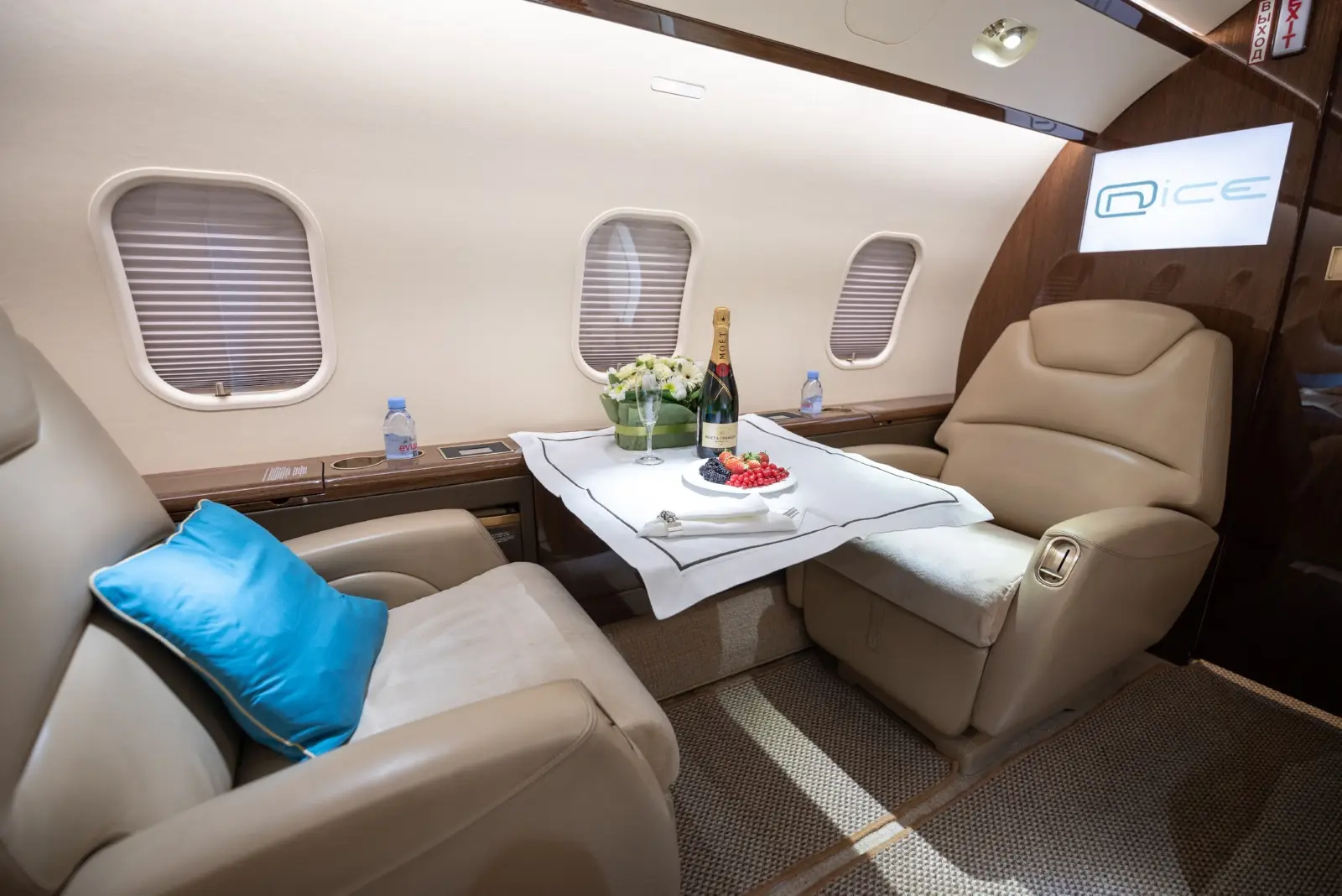 Bombardier Challenger 300 RA-67221 operated by Jet Express LTD photo 3