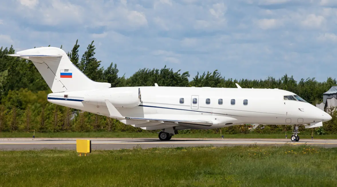 Bombardier Challenger 300 RA-67221 operated by Jet Express LTD photo 4