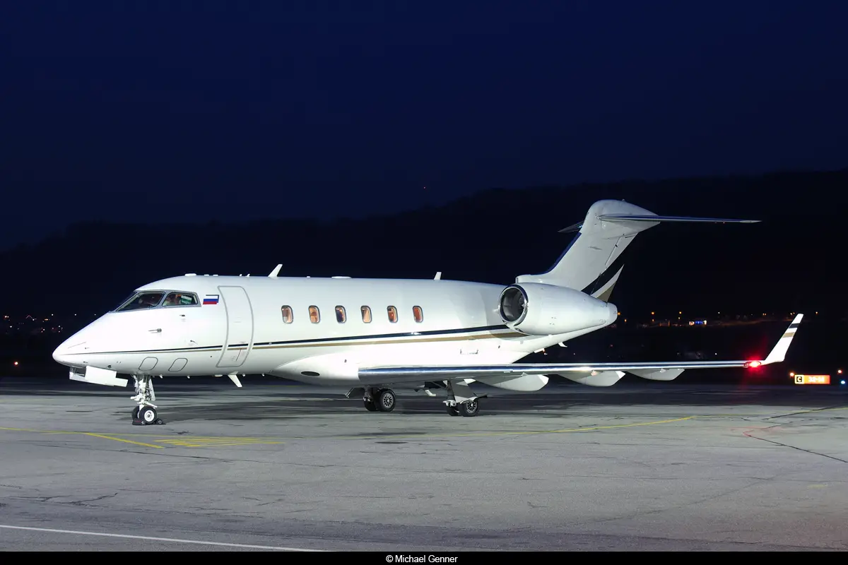 Bombardier Challenger 300 RA-67224 operated by Jetport Charters photo 4