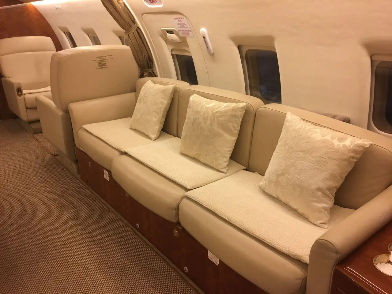 Bombardier Challenger 604 RA-67228 operated by Aviaservice photo 2