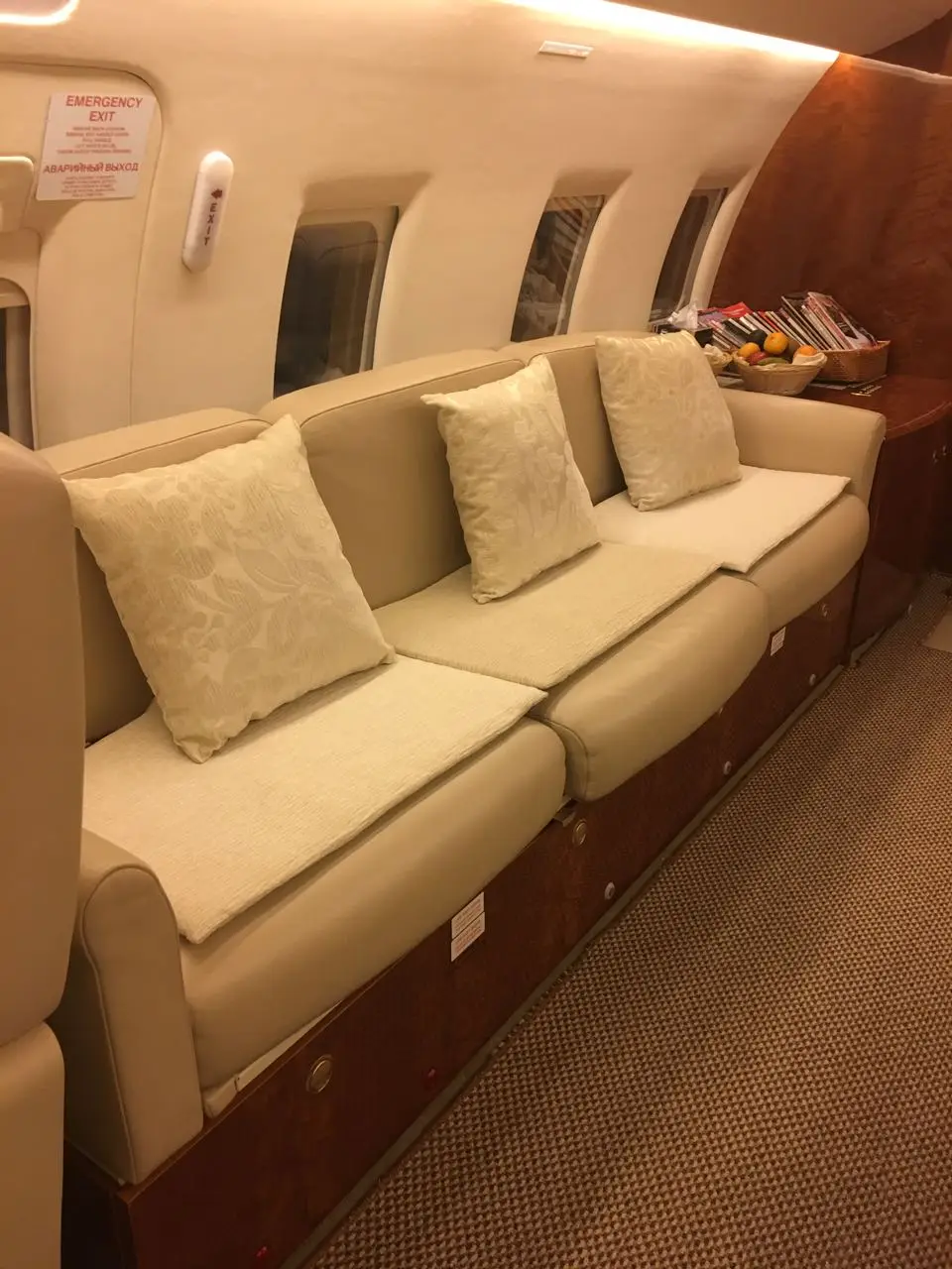 Bombardier Challenger 604 RA-67228 operated by Aviaservice photo 5