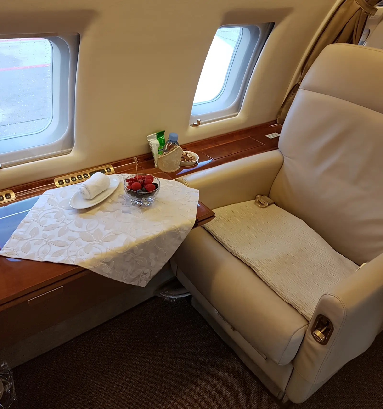 Bombardier Challenger 604 RA-67228 operated by Aviaservice photo 6