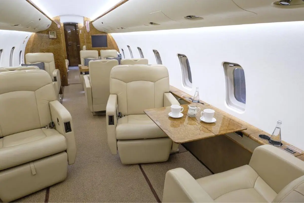 Bombardier Challenger 850 RA-67232 operated by Tulpar Aero Group Ltd. photo 2