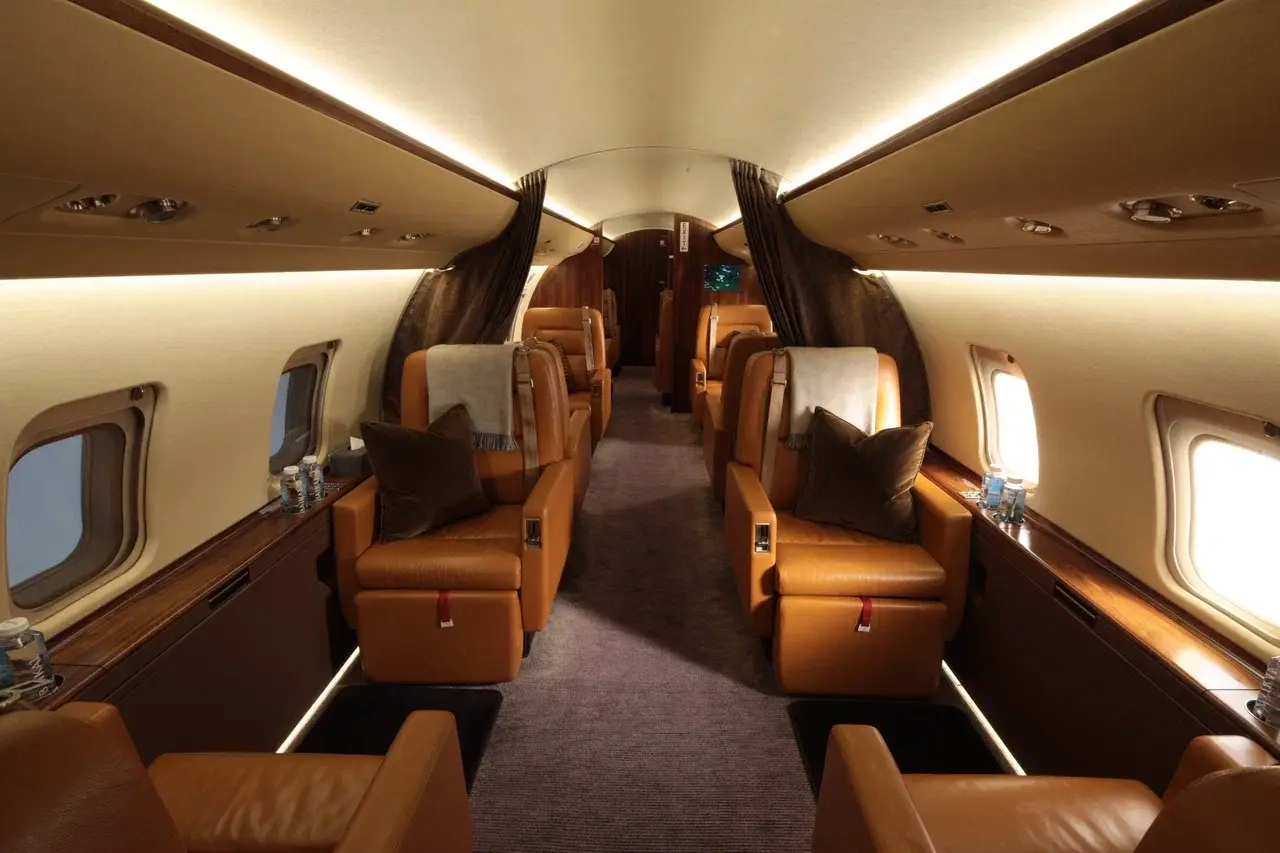 Bombardier Challenger 850 RA-73535 operated by DreamJet photo 4