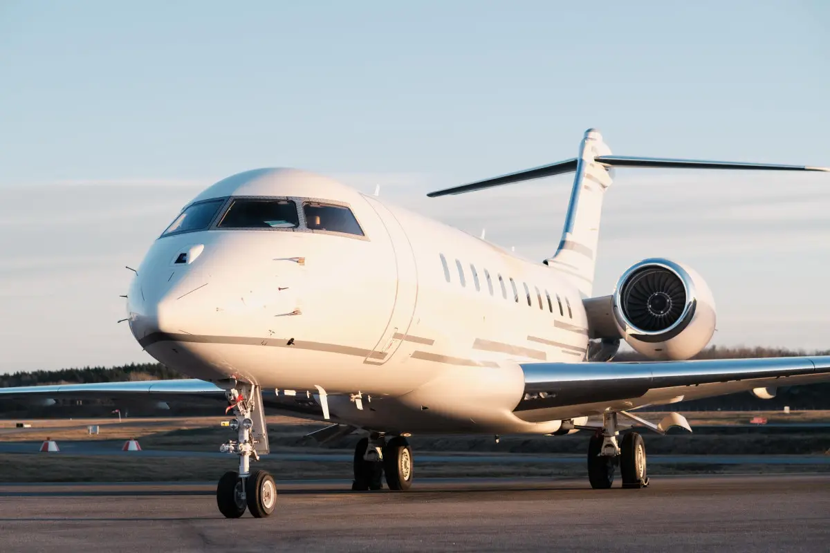 Bombardier Global 5000 SE-RAY operated by Svenskt Industriflyg photo 5