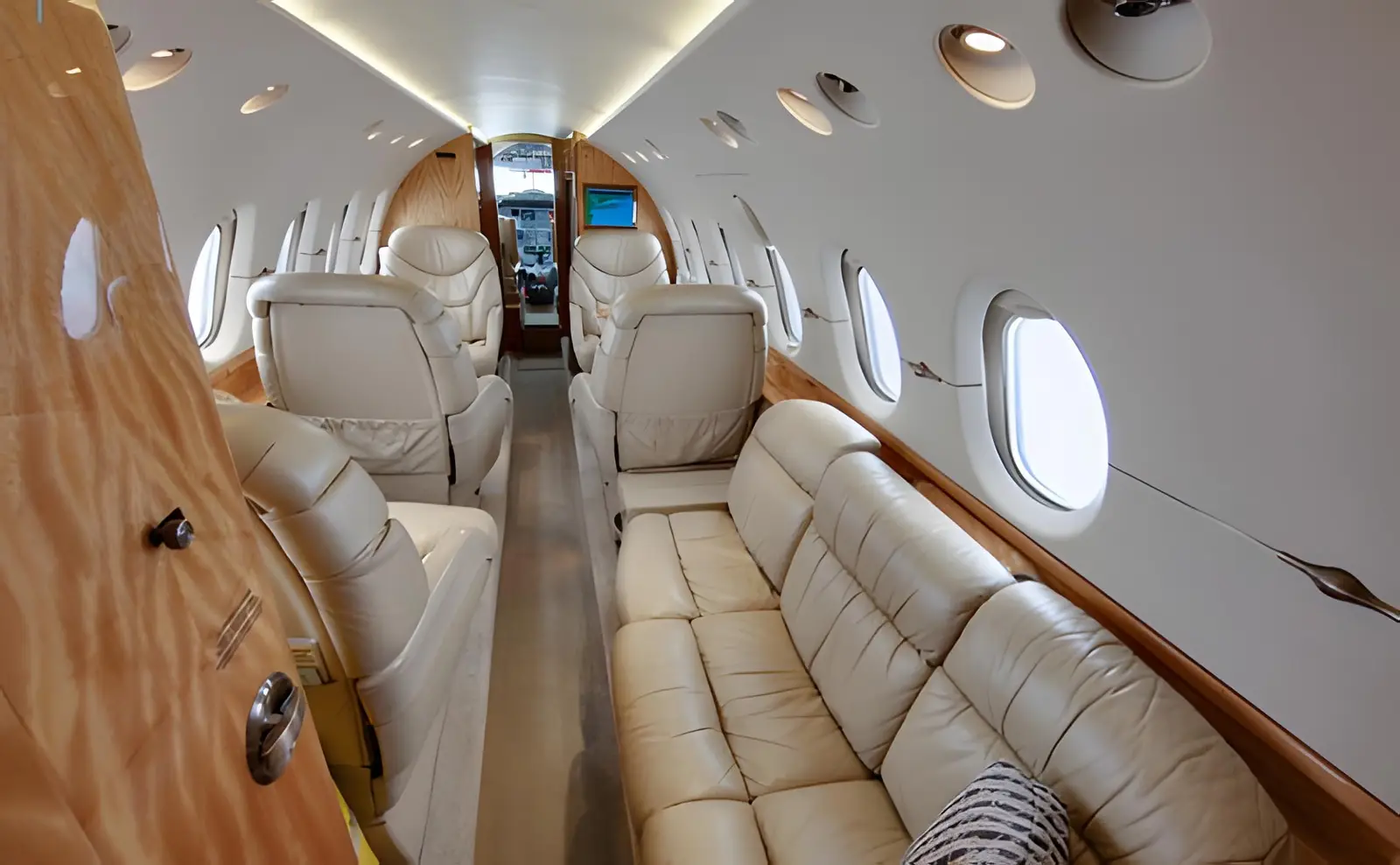 Beechcraft Hawker 800XP SE-RLX operated by Grafair Flight Management photo 2